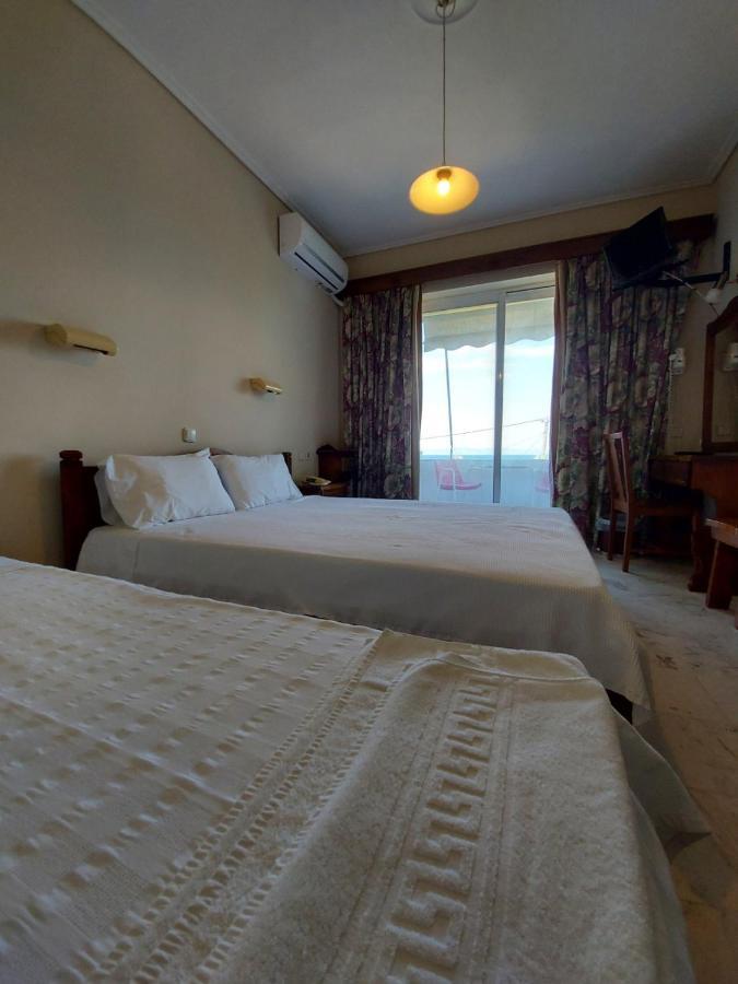 Batis Hotel Livanátai Buitenkant foto