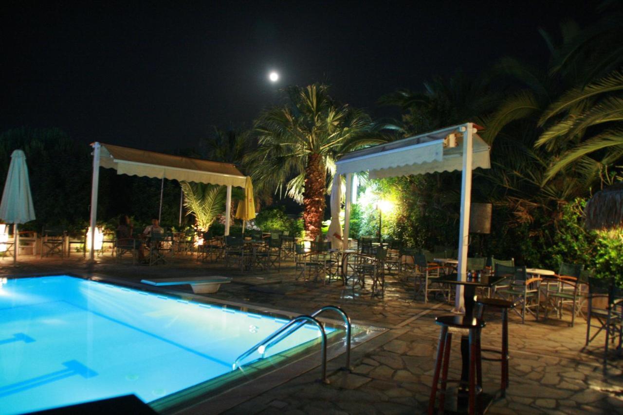 Batis Hotel Livanátai Buitenkant foto
