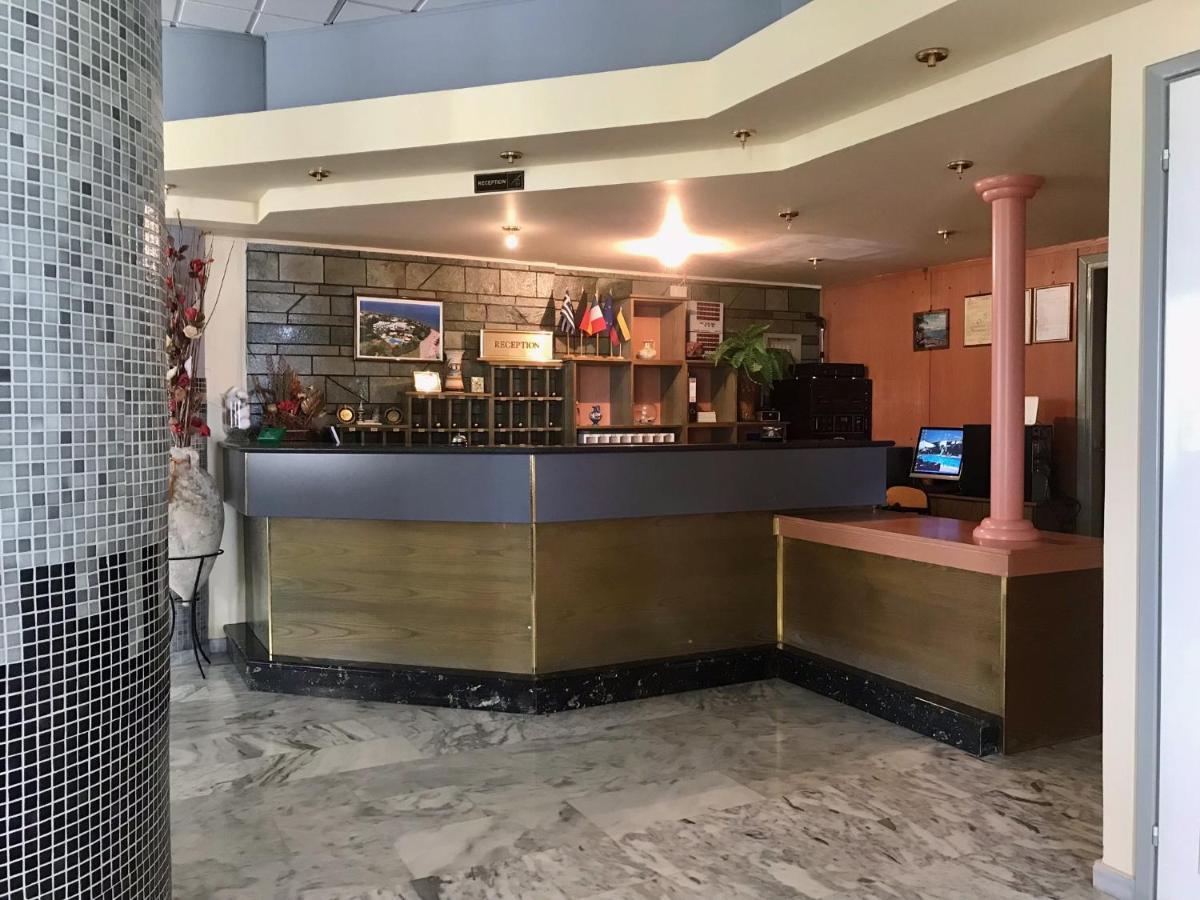 Batis Hotel Livanátai Buitenkant foto