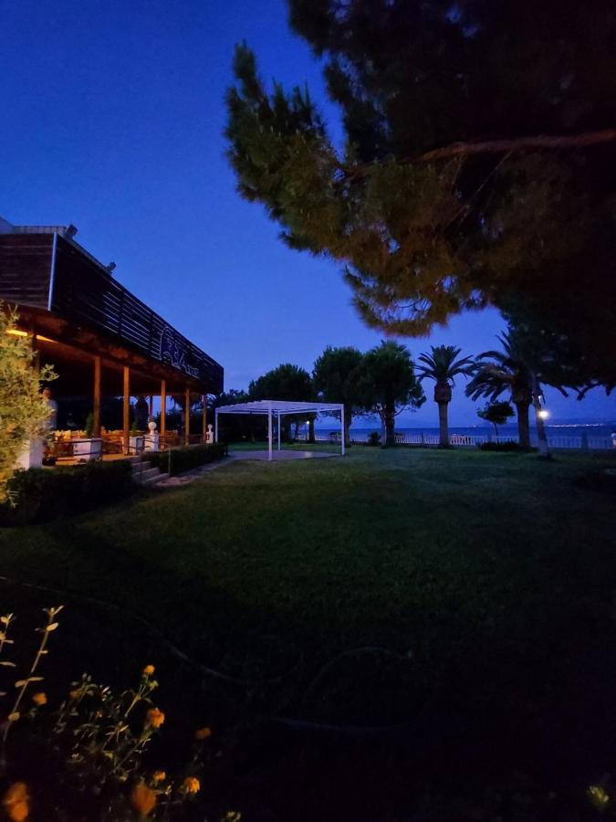 Batis Hotel Livanátai Buitenkant foto