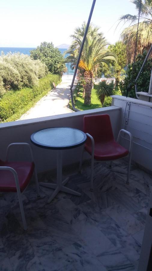 Batis Hotel Livanátai Buitenkant foto