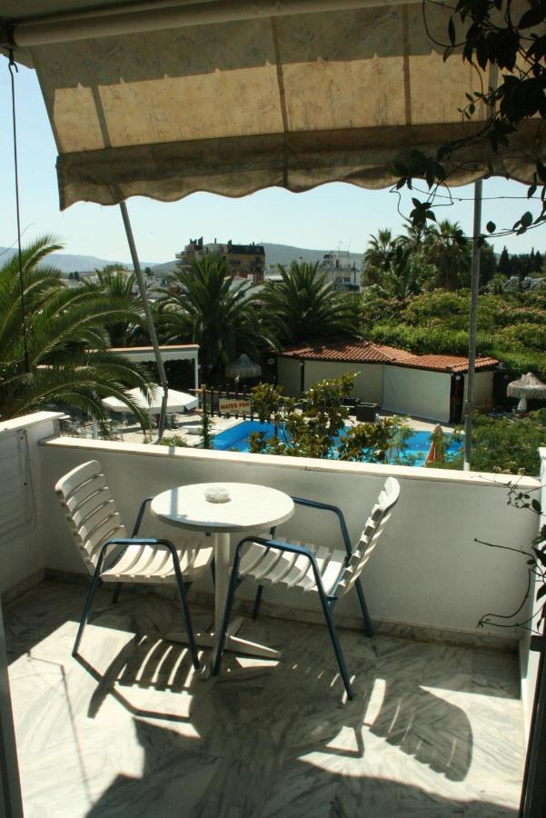 Batis Hotel Livanátai Buitenkant foto